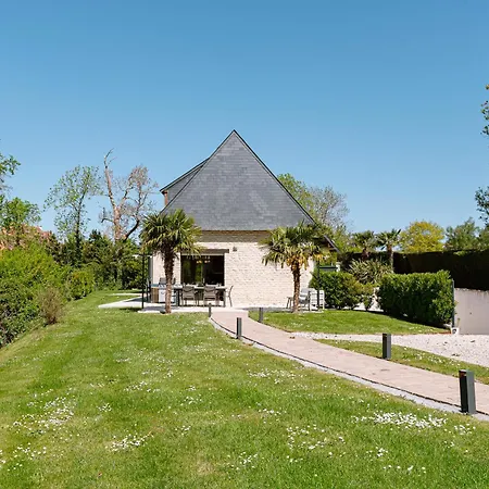 Le Fairway - Year-round Heated Pool, Golf-side Villa *